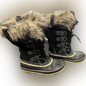 Waterproof Sorel boots size 6